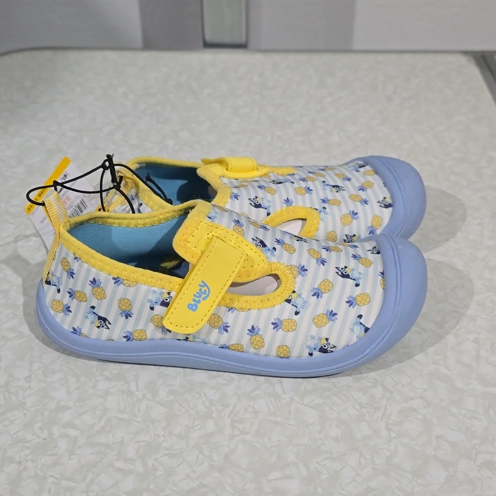 GroundUp Bluey‎ and pineapple Light Blue Water Shoes Size 11/12 NWT